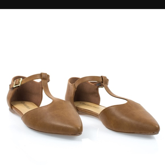 Last Pair! Tan T-Strap Pointed Toe in Faux Leather - Picture 4 of 4