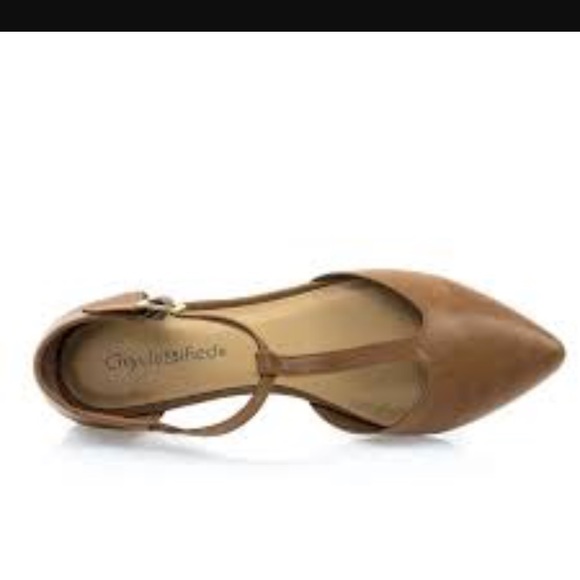 Last Pair! Tan T-Strap Pointed Toe in Faux Leather - Picture 2 of 4
