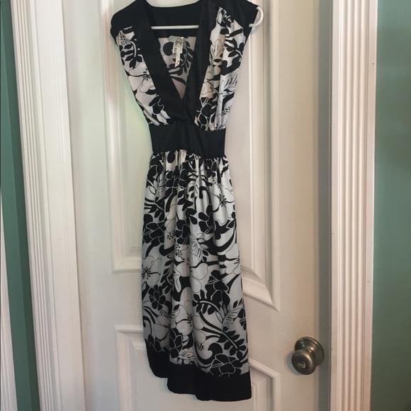 Black and white dress - Picture 1 of 2
