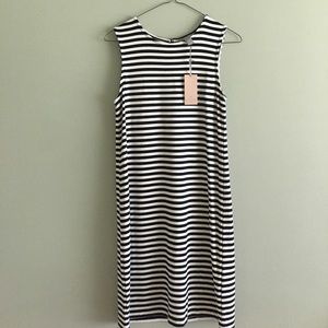 Sleeveless cotton/spandex summer dress.