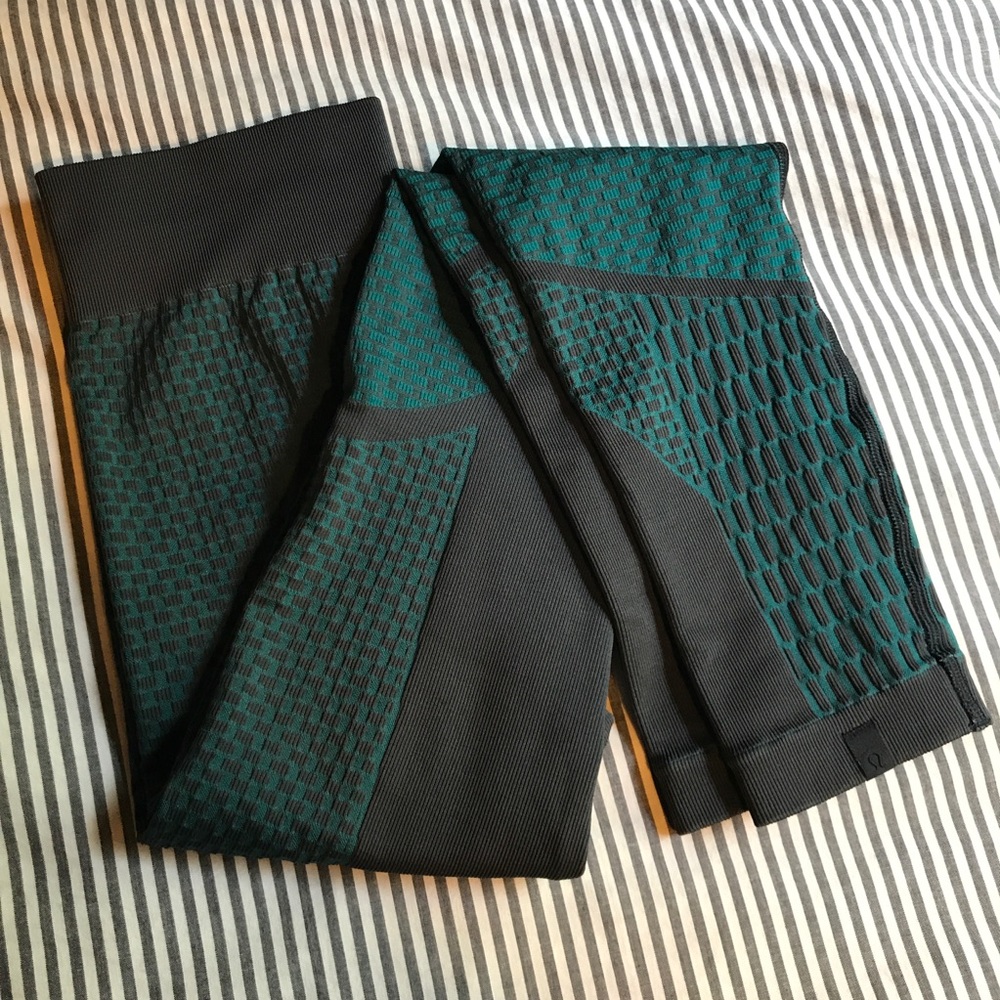 EUC Lululemon All About That Base tight. Size 4