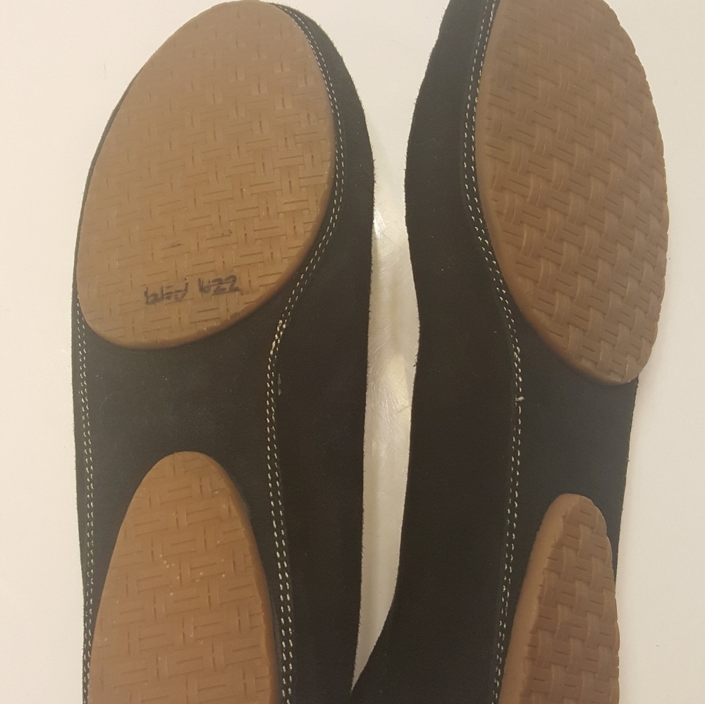 Slippers - Picture 2 of 3