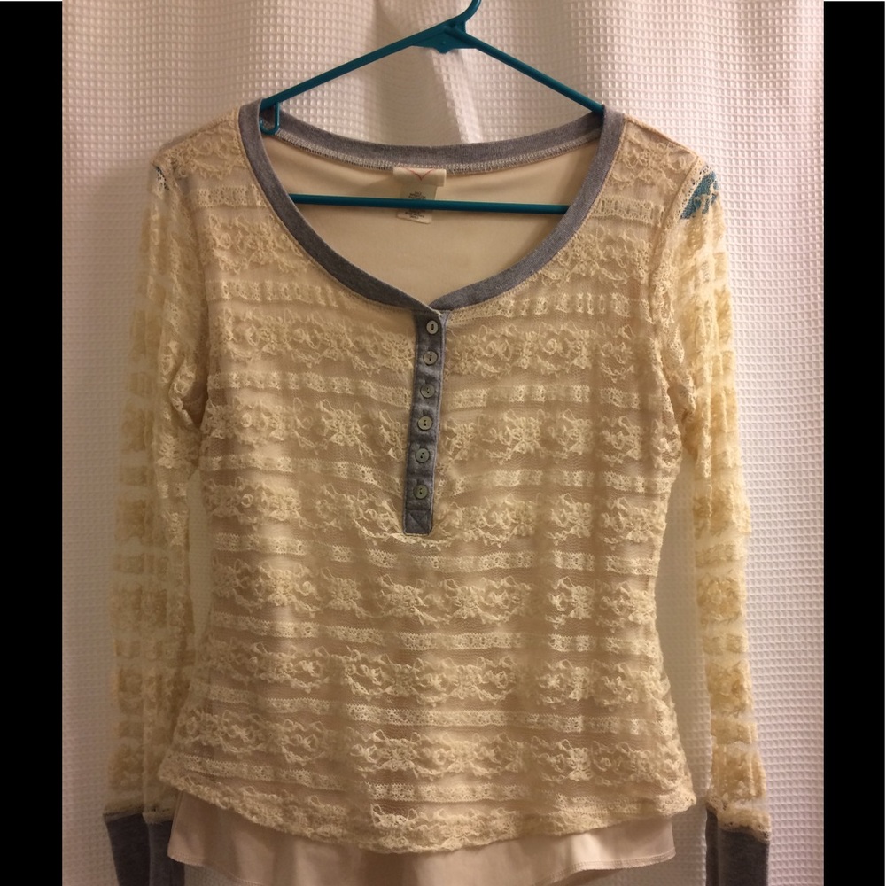 Long sleeve lace shirt