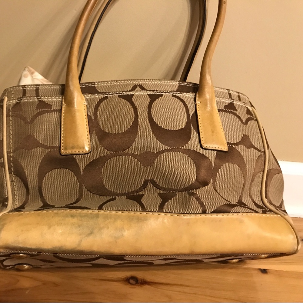 Authentic Coach signature carryall. - Picture 5 of 7