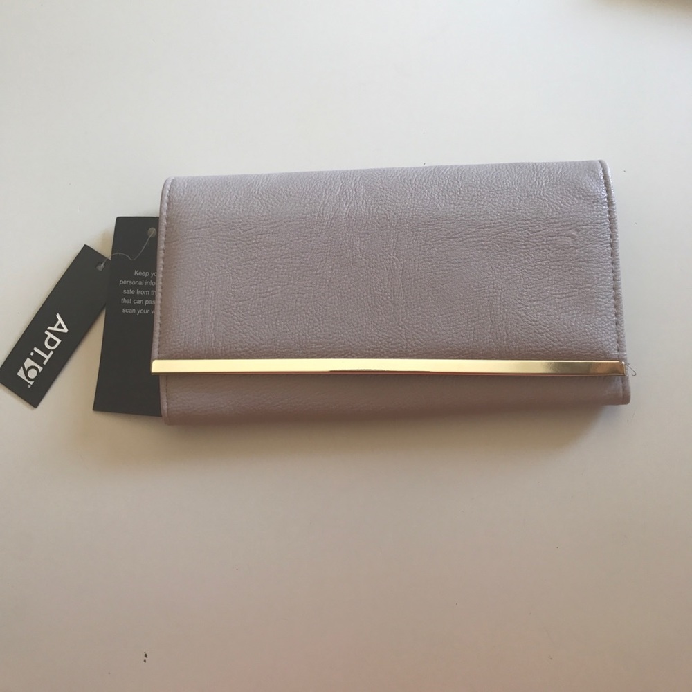 Nude and gold wallet