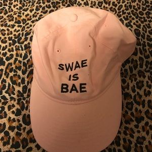 Dear is bae hat