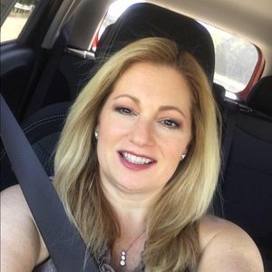 Meet your Posher, Deena