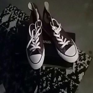 Brand New Burgundy  Converse Size 8.5 in womens