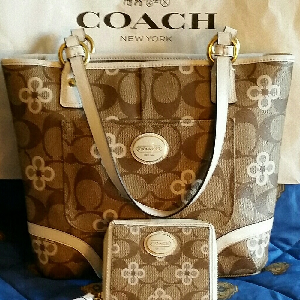 ISO MATCHING ITEMS,  full size wallet, coin purse,