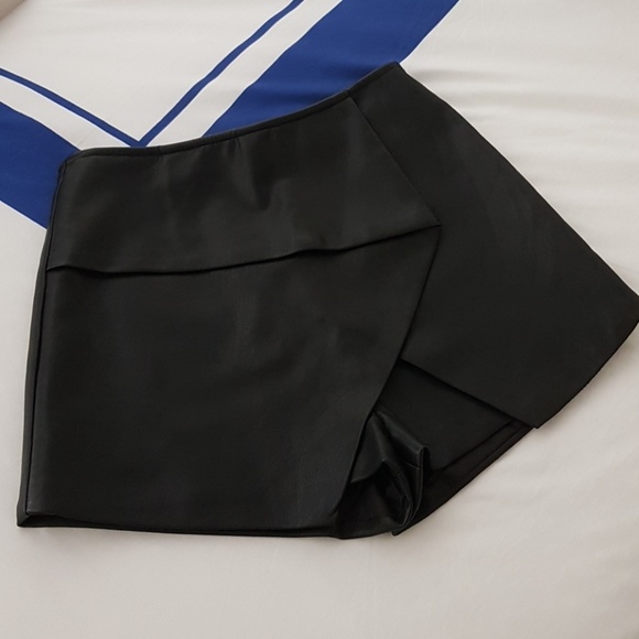 SOLD - NWOT Topshop Leather Skort - Picture 1 of 5
