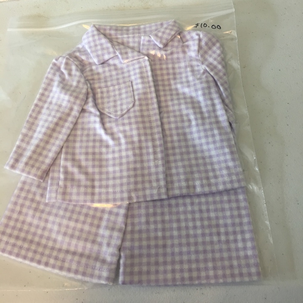 Pajamas to fit the American style type doll