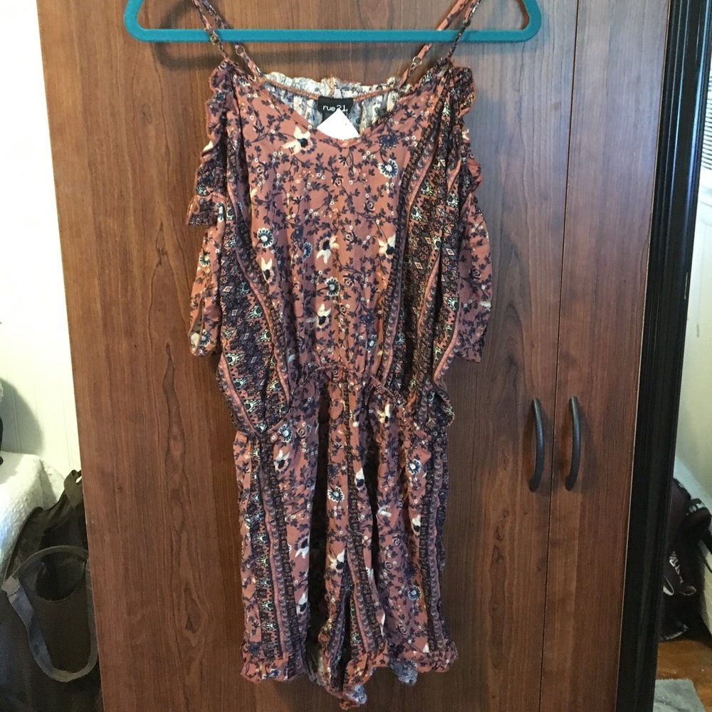 🆕NWT Rue21 Cold Shoulder Romper