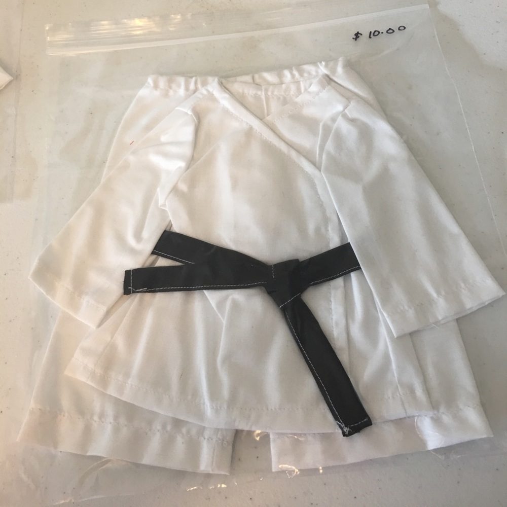 Karate outfit to fit the American style type doll