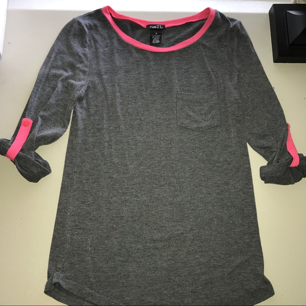 Grey 3/4 sleeve top with pink trim, size S