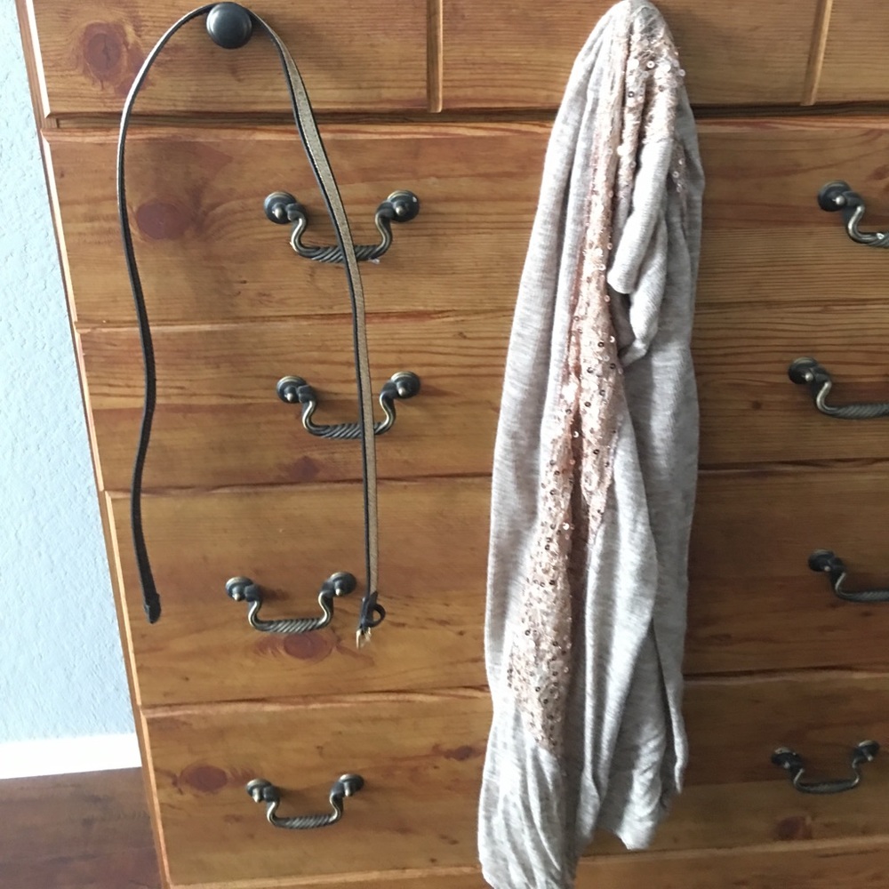 Bundle of glitter scarf and belt!