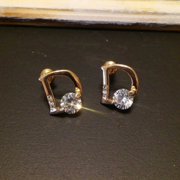 D Earrings - Picture 1 of 2