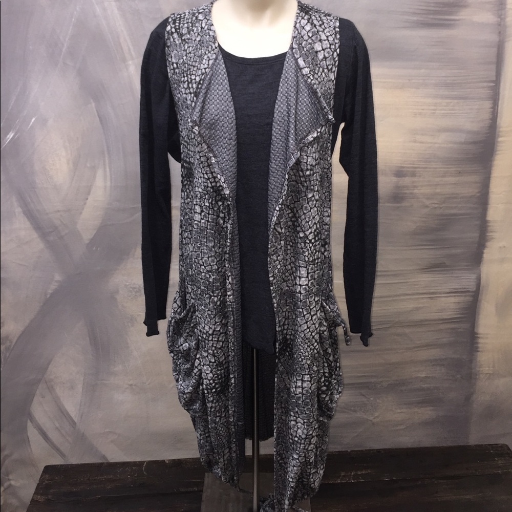 Gray Long Sleeveless Cardigan