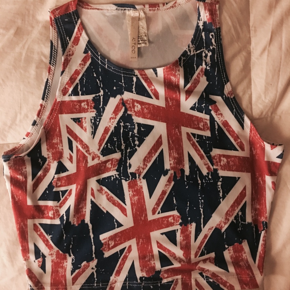 🍾SOLD🍾U.K. Printed Crop top
