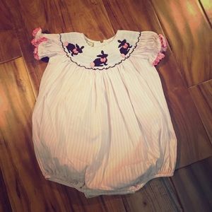 Smocked romper w bunnies