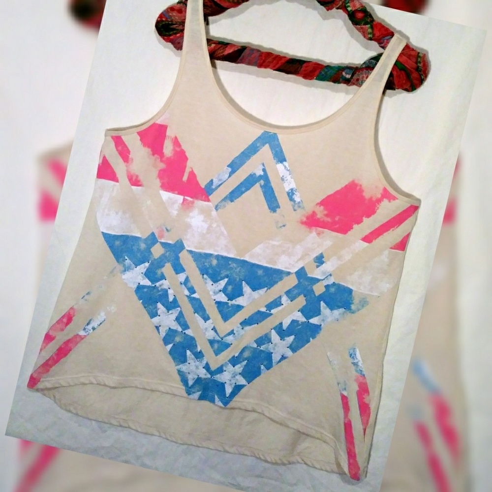 🆕 Daytrip Buckle brand cream distressed tanktop