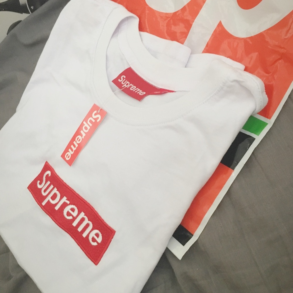 Supreme white t shirt brand new