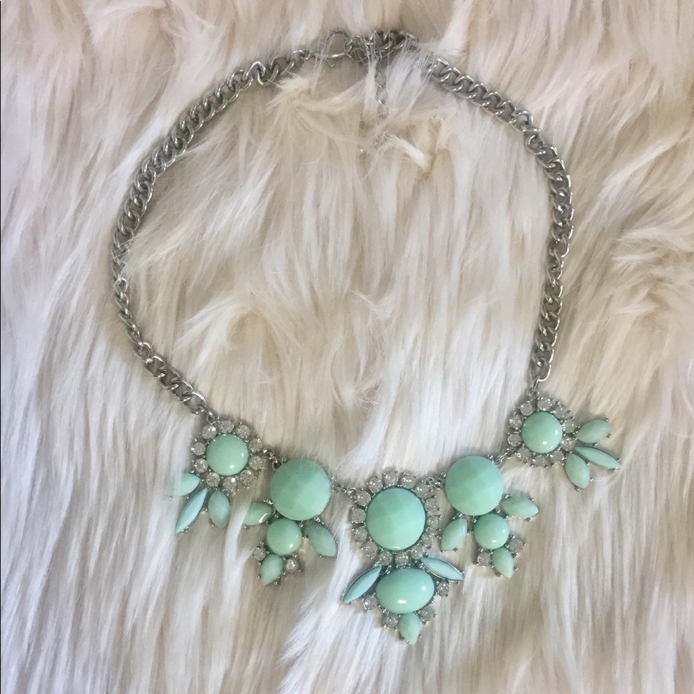 NWOT Forever 21 Statement Necklace best condition