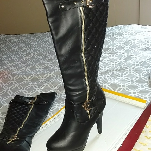 SOLD Platform black boots - Picture 2 of 3