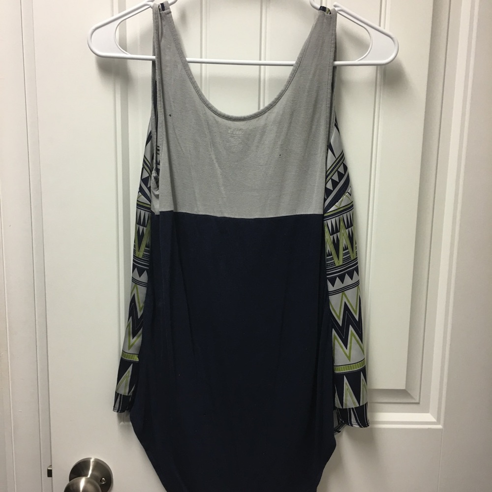 Abstract blouse - Picture 2 of 2