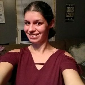 Meet your Posher, Lora