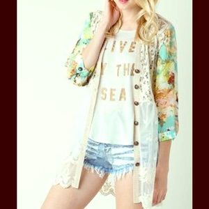 Gimmicks by BKE floral and lace overpiece