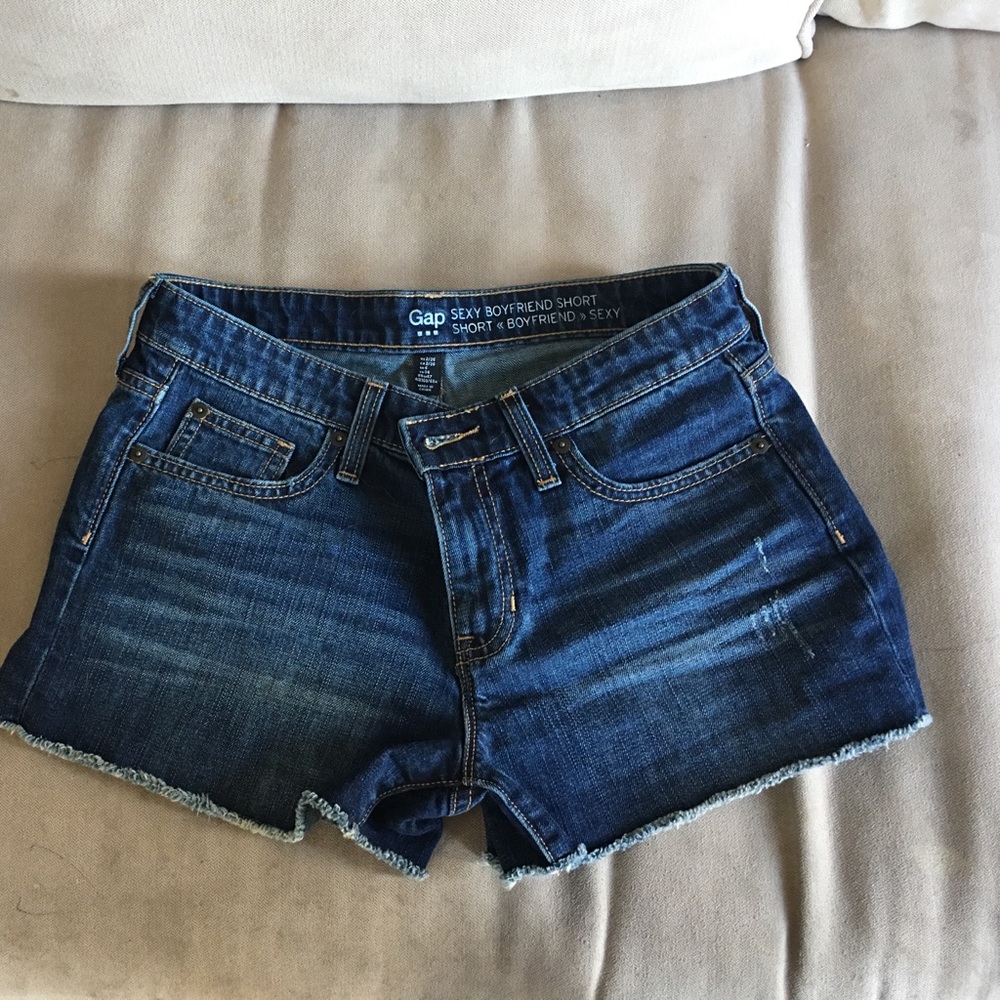 Sexy Boyfriend Gap shorts