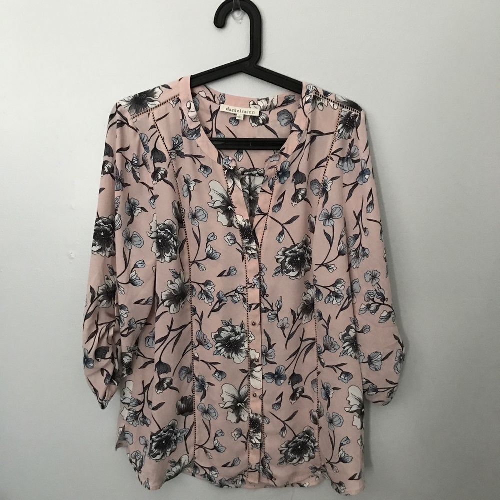 A Daniel rainn blouse.