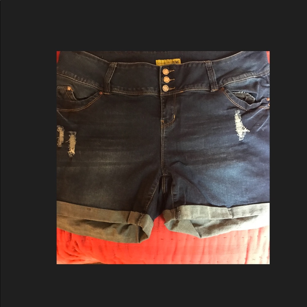 Butt lifting high wasted Jean shorts