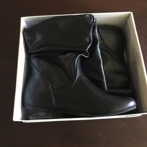 BRAND NEW! Black leather boots