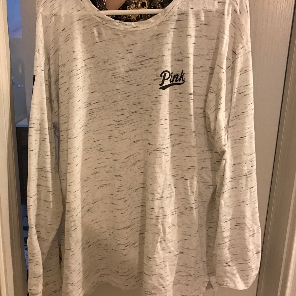 White shirt perfect with leggings