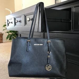 MICHAEL KORS JET SET TOTE BAG