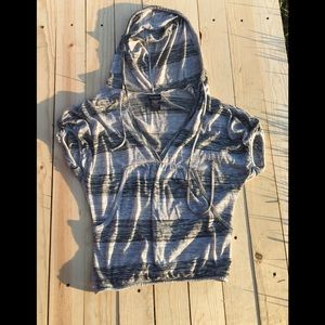 Day trip short sleeve grey sweater ❤️ RESERVED