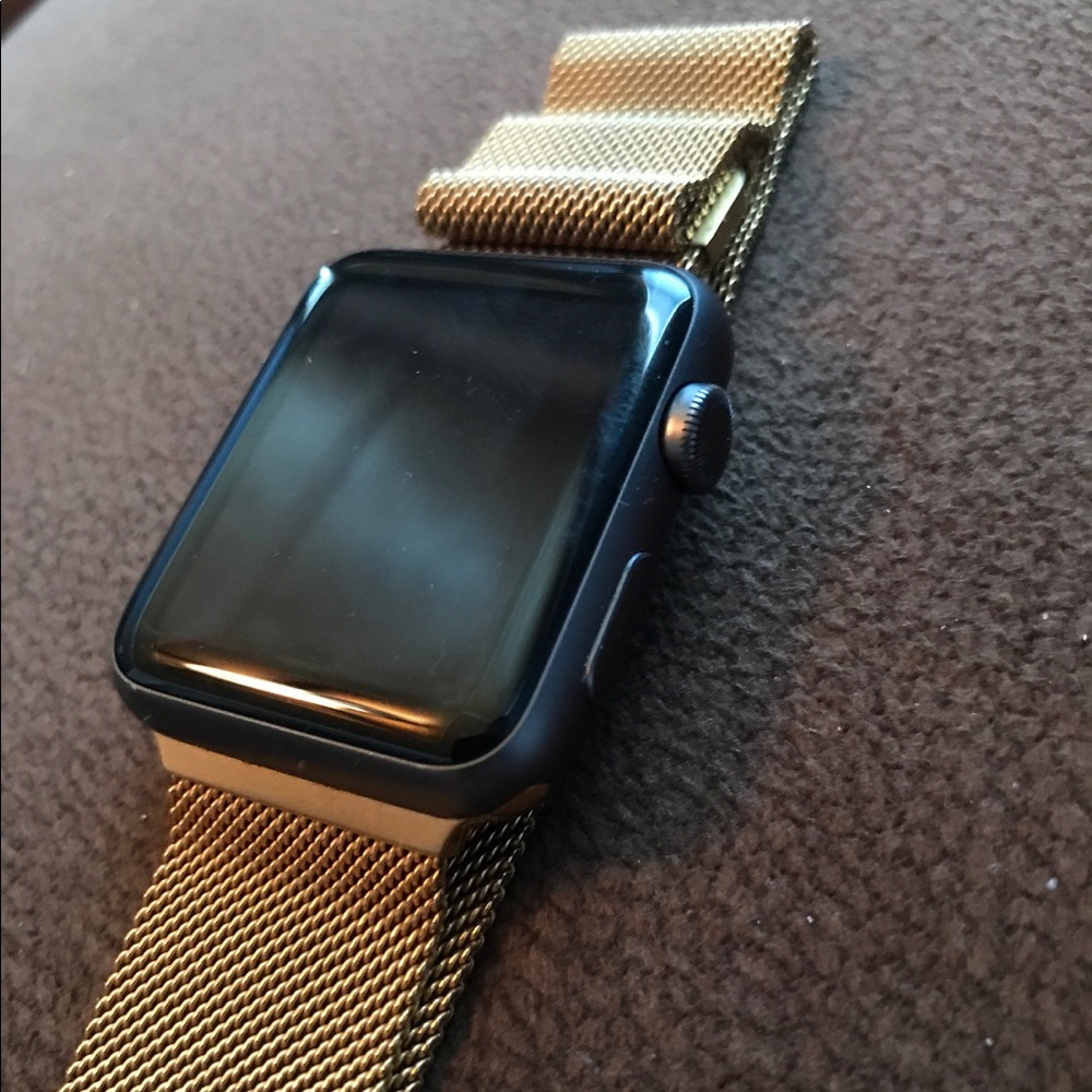 RESERVED. APPLE WATCH SERIES 1 LIKE NEW WITH 2 BAN