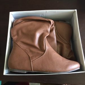 BRAND NEW!!! Brown leather boots