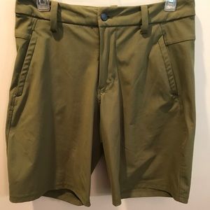 Lululemon commission shorts 9"
