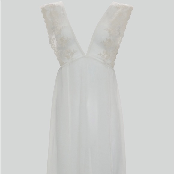 Sadie and Sage Lace Cover Up - Picture 4 of 4