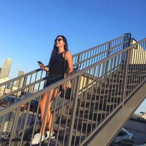 Meet your Posher, Alejandra