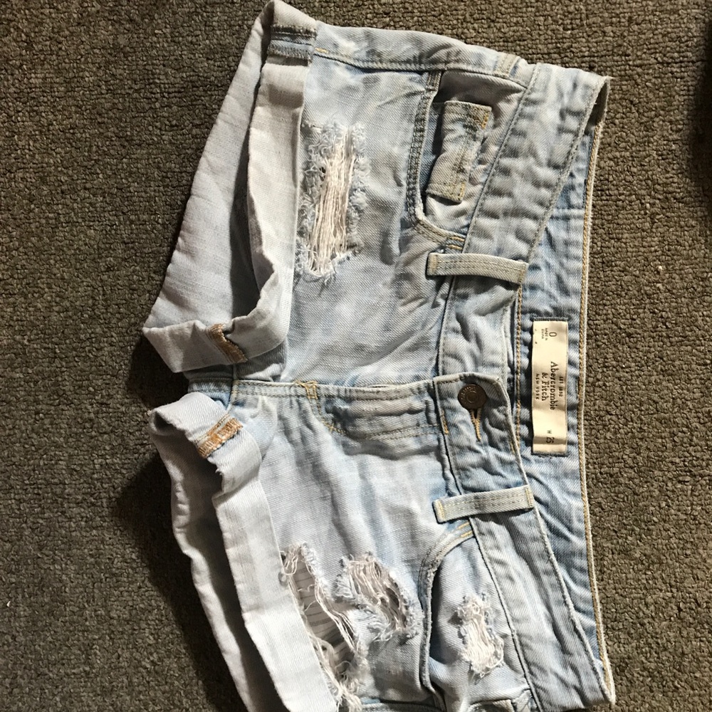 Light boyfriend shorts