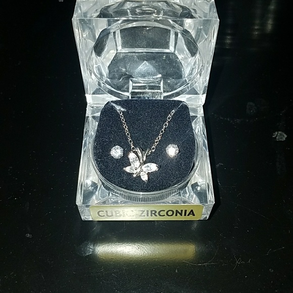 CZ butterfly necklace with studs - Picture 1 of 4