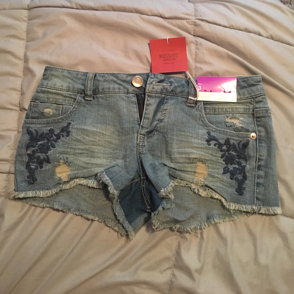 Jean shorts distressed