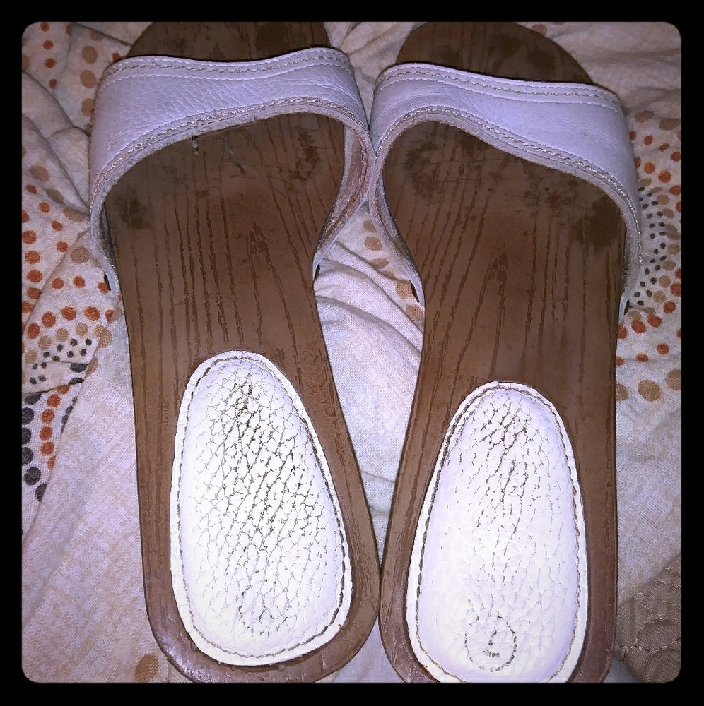 Leather upper balance leather sandals.