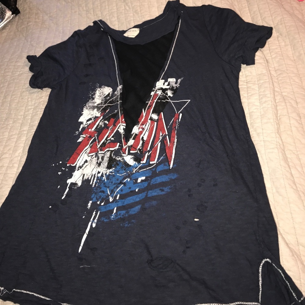 Super cute distressed band tee