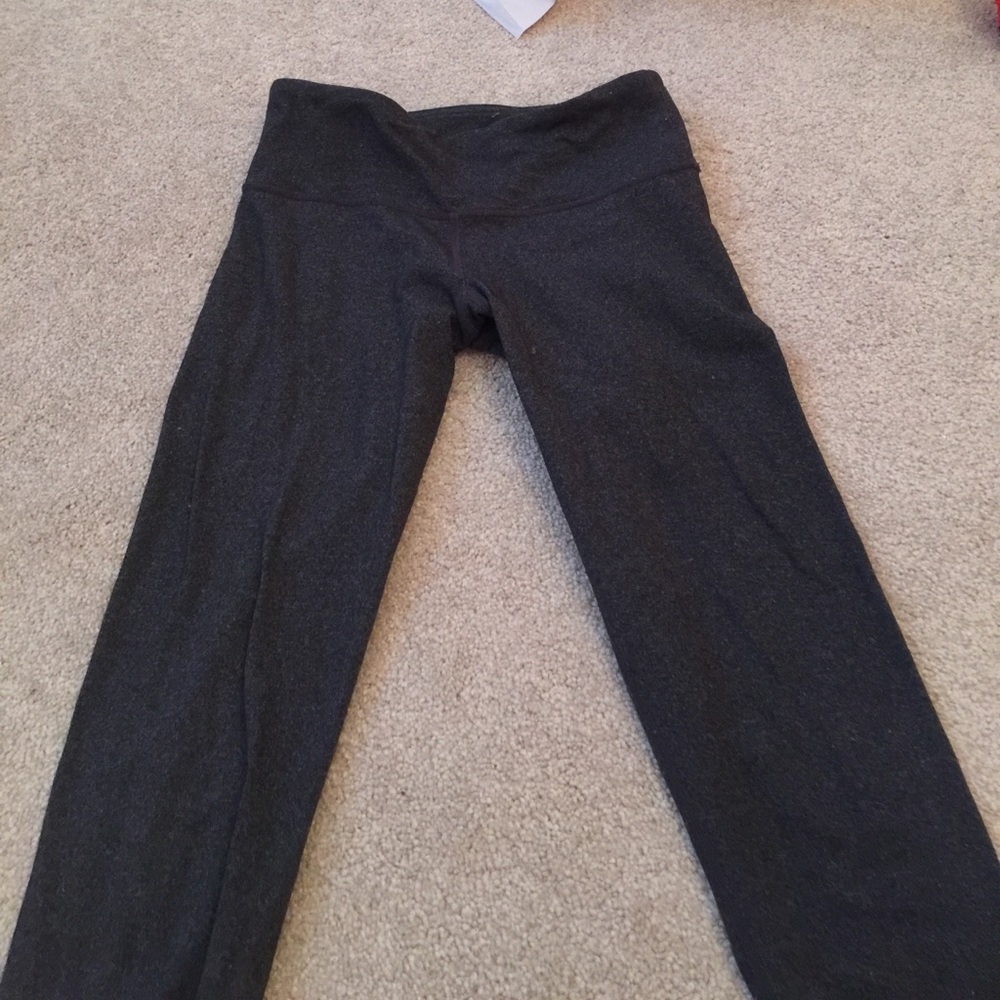 Grey lululemon wunder under leggings