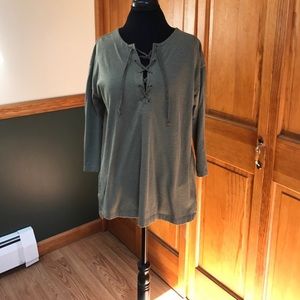 ❌⭕️❌⭕️lace up shirt.