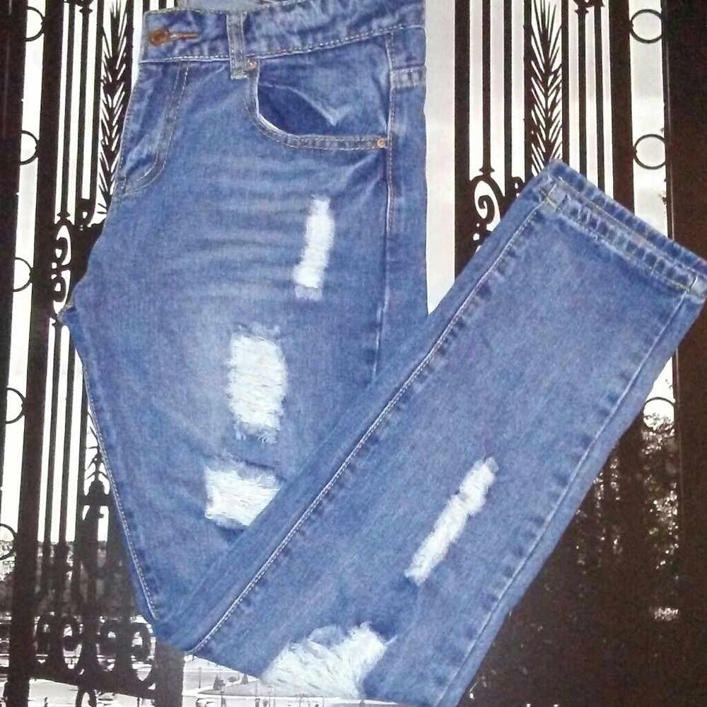 DISTRESSED- DESTROYED  JEAN'S